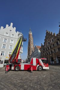 FF Landshut Rosenbauer L32A-XS