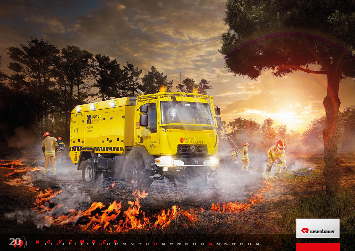 Forest fire fighting vehicle