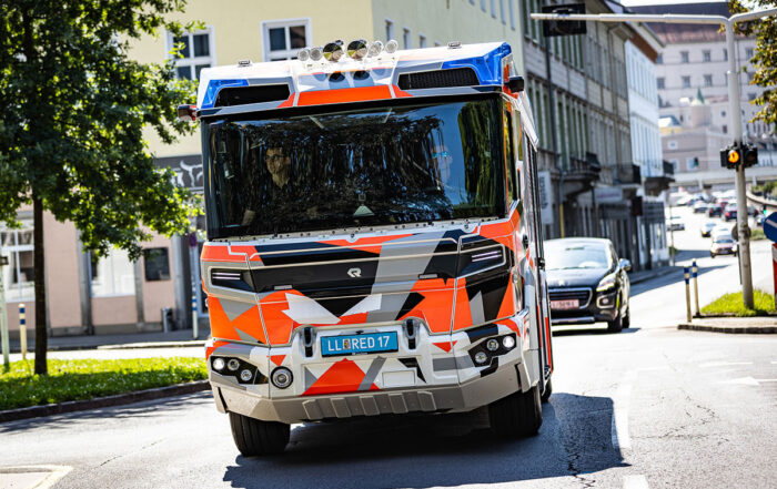 Rosenbauer Revolutionary Technology: RT Berlin bei einer Testfahrt auf der Donaulände im Linzer Stadtzentrum
