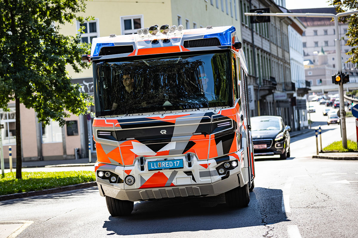 Rosenbauer Revolutionary Technology: RT Berlin during a test drive on the Donaulände in Linz city centre