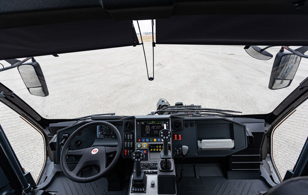 Cab with a compact control panel and narrow A-columns for a perfect all-round view