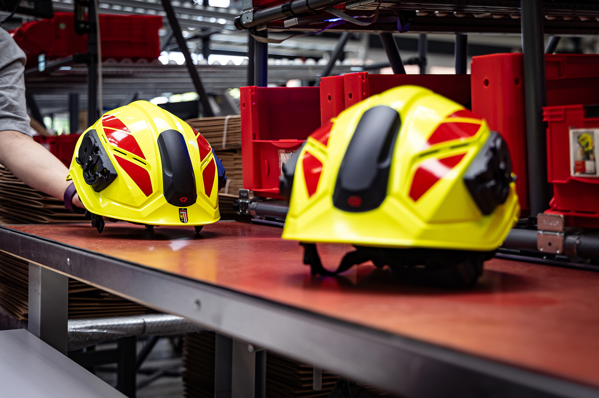 Production of the HEROS H10 firefighting helmet