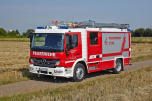 LF10 (firefighting vehicle with 1000 l water tank) of the Fellbach volunteer fire department, Schmiden department, on a Mercedes Benz Atego, built in 2014